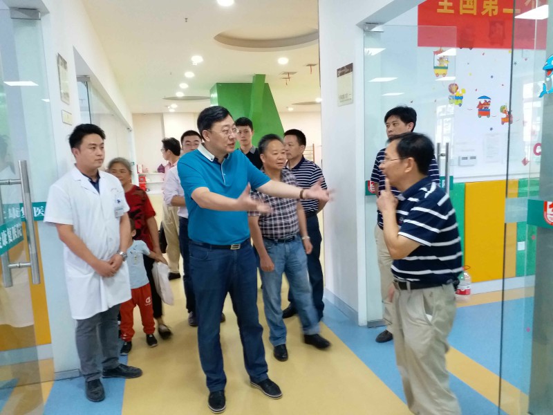 湖南發(fā)展集團蘇德輝總經(jīng)理蒞臨湘西博愛康復醫(yī)院調研考察